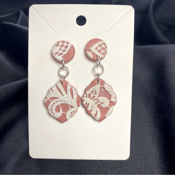 Blue Willow Boutique Earrings - Picture 3 of 4